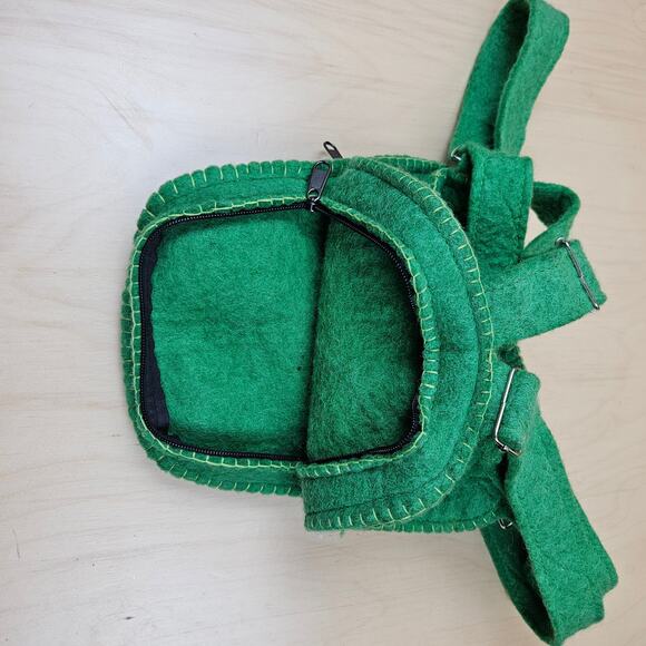 Hand Felted Frog Backpack Kids Children Green zipper pockets adjustable straps - Picture 3 of 7